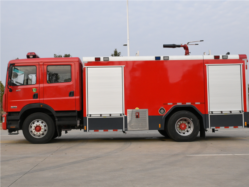 東風(fēng)8噸水罐消防車(chē)