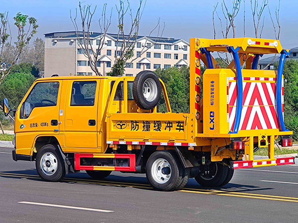 江鈴順威70K/80K防撞緩沖車(chē)