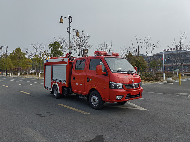 藍牌東風(fēng)途逸0.85噸水罐消防車