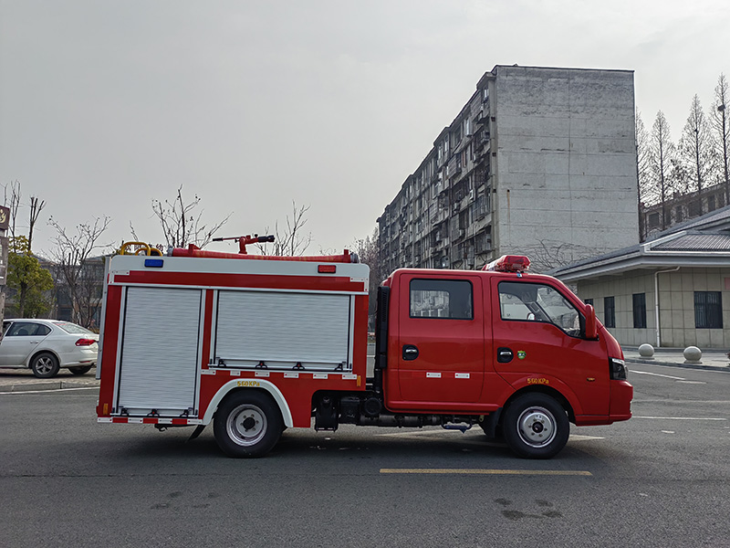 藍牌東風(fēng)途逸0.85噸水罐消防車