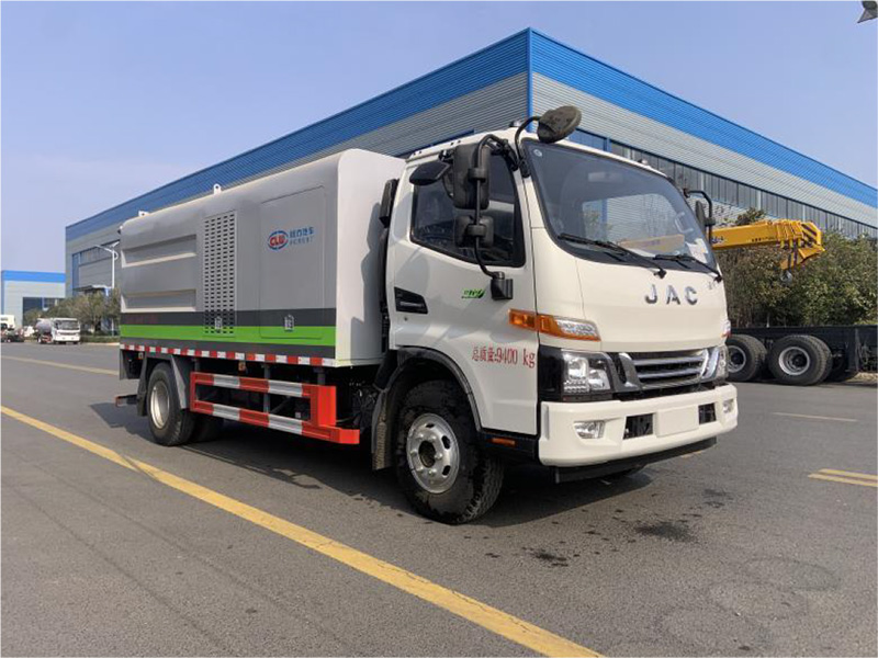 江淮中置護(hù)欄清洗車(chē)