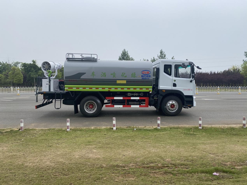D9系列13.84方綠化噴灑車(chē)