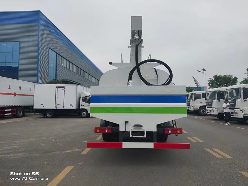 天錦230馬力鐵路抑塵車(chē)