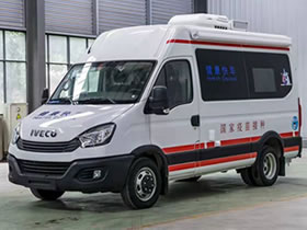 依維柯移動(dòng)式疫苗接種車，可下鄉(xiāng)鎮(zhèn)