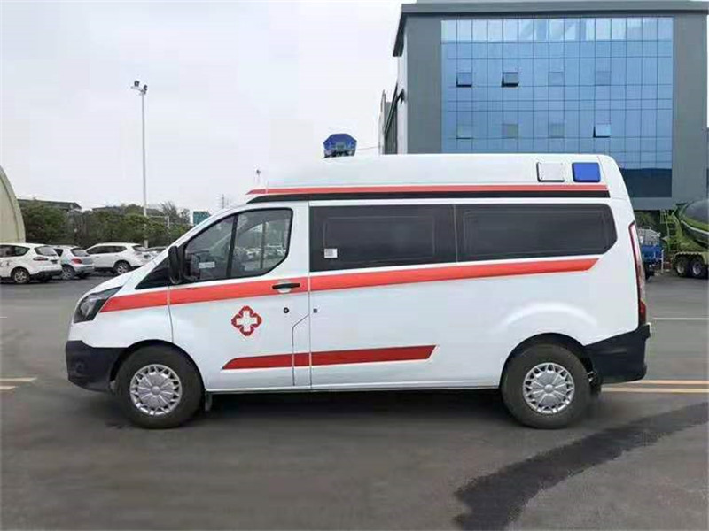 福特V362中軸中頂轉(zhuǎn)運型救護車