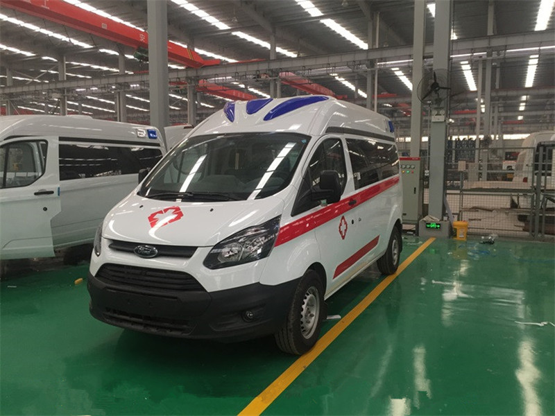 福特V362中軸中頂救護(hù)車(chē)